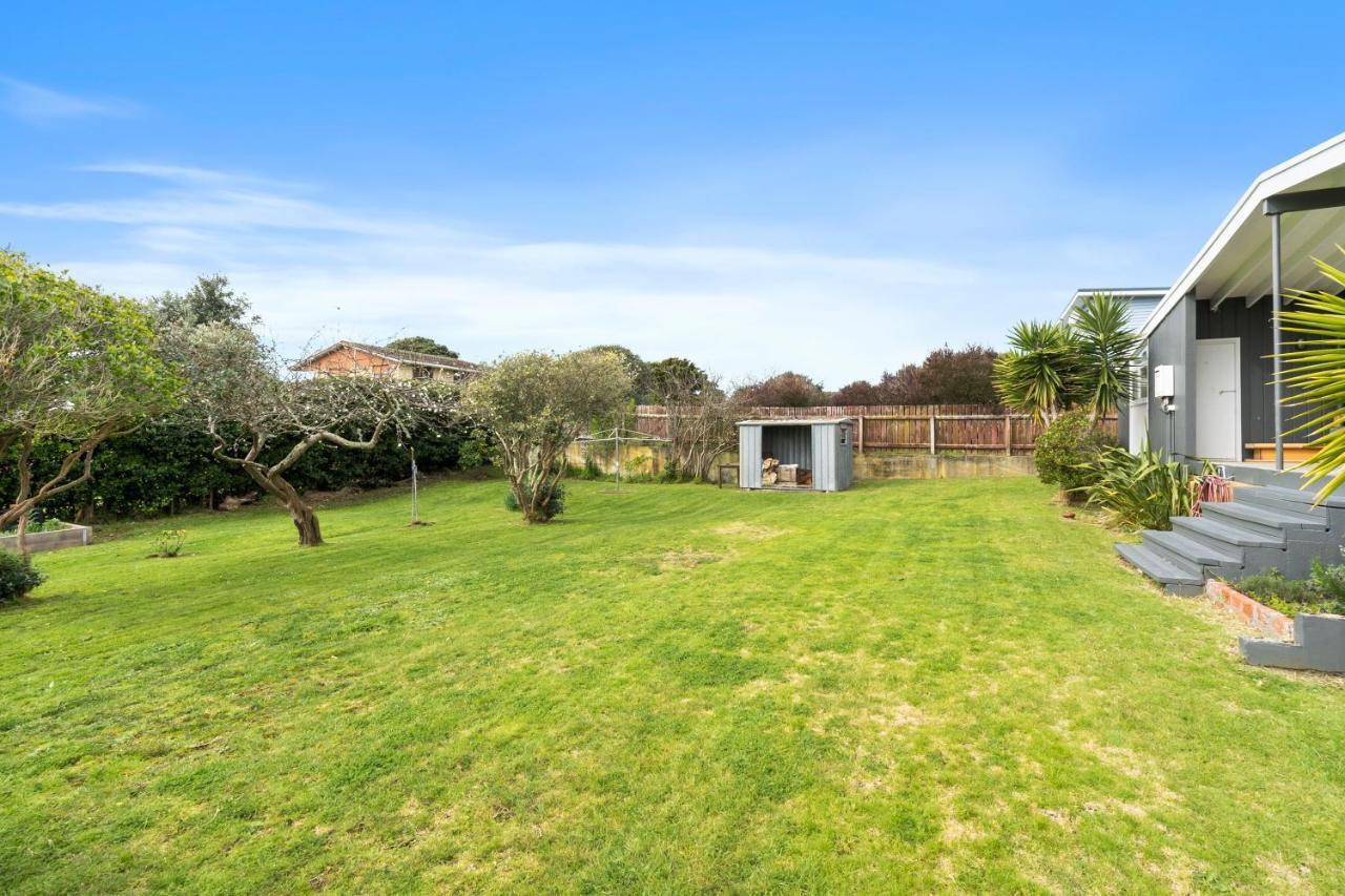 Queenie - Waikanae Beach Holiday Home Exterior foto
