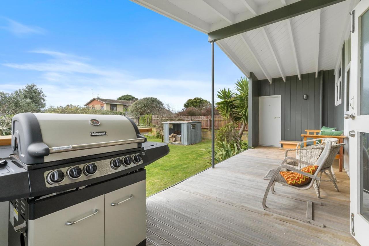 Queenie - Waikanae Beach Holiday Home Exterior foto